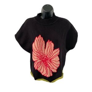ee:some black floral sweater Size M 
Pink Flower & Chartreuse Knit Top —